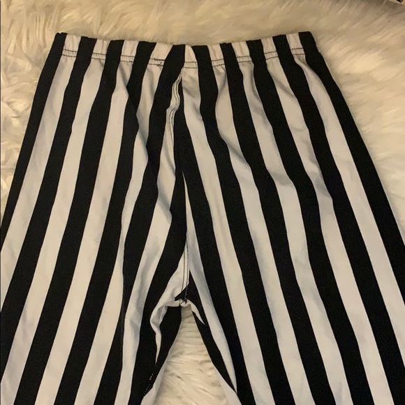 SOFT HOT KISS BLACK AND WHITE LEGGINGS - Picture 3 of 3